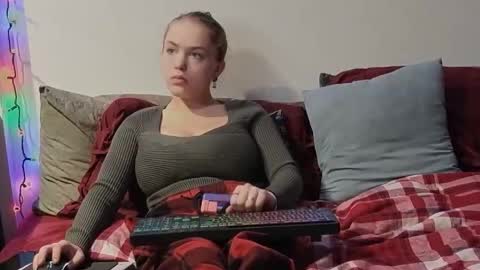 ScarredThighs online show from 12/15/25, 06:45