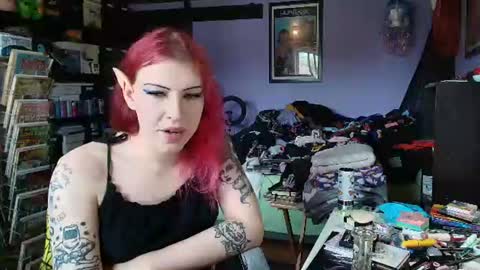 Sarah Bones online show from 06/25/26, 06:34