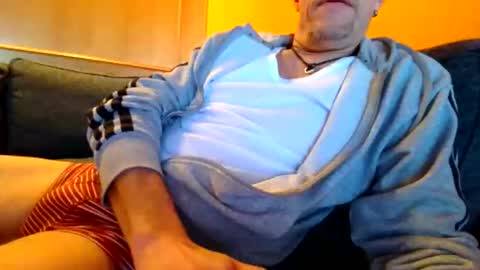 schmuhbaer1 online show from 11/19/25, 07:41