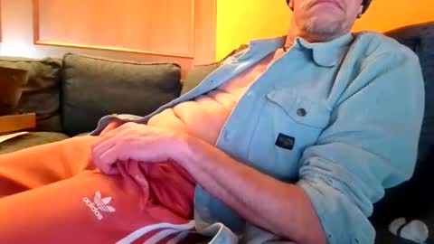 schmuhbaer1 online show from 12/15/25, 11:03