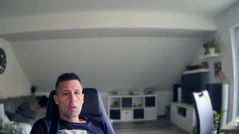 Snapshot of schnuckigeil chatting on 10/08/25, 07:39 Dildomen online show from 10/08/25, 07:39