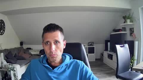 Snapshot of schnuckigeil chatting on 10/14/25, 01:56 Dildomen online show from 10/14/25, 01:56