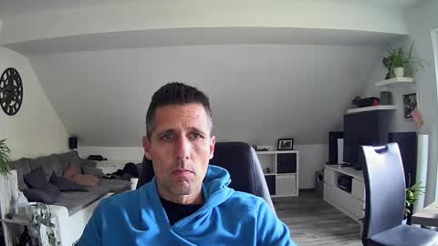 Snapshot of schnuckigeil chatting on 10/15/25, 01:00 Dildomen online show from 10/15/25, 01:00