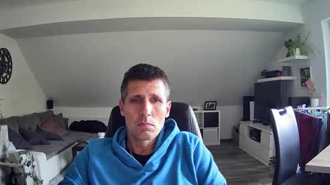 Snapshot of schnuckigeil chatting on 10/29/25, 01:13 Dildomen online show from 10/29/25, 01:13