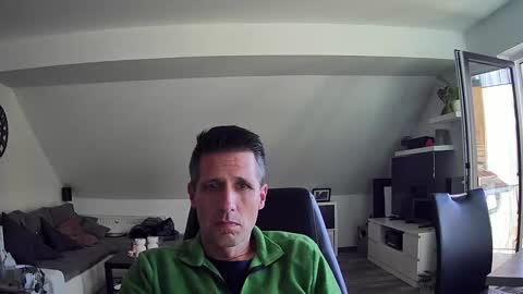 Snapshot of schnuckigeil chatting on 11/04/25, 02:05 Dildomen online show from 11/04/25, 02:05