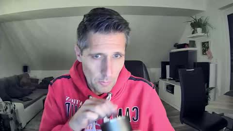 Snapshot of schnuckigeil chatting on 11/10/25, 06:18 Dildomen online show from 11/10/25, 06:18