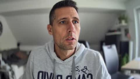 Snapshot of schnuckigeil chatting on 11/19/25, 09:42 Dildomen online show from 11/19/25, 09:42