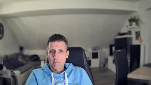 Snapshot of schnuckigeil chatting on 11/24/25, 07:02 Dildomen online show from 11/24/25, 07:02