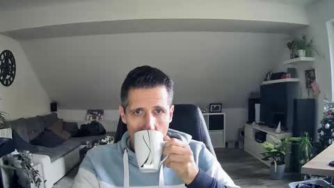 Snapshot of schnuckigeil chatting on 12/17/25, 02:01 Dildomen online show from 12/17/25, 02:01