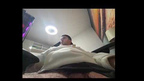 schosch01 online show from 10/28/25, 09:17