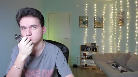 Snapshot of scooby_r chatting on 12/21/24, 06:19 Thomas brunette and Alex blond online show from 12/21/24, 06:19