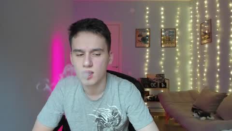 Snapshot of scooby_r chatting on 01/09/25, 05:44 Thomas brunette and Alex blond online show from 01/09/25, 05:44