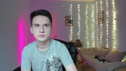 Snapshot of scooby_r chatting on 01/10/25, 06:20 Thomas brunette and Alex blond online show from 01/10/25, 06:20