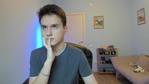 Snapshot of scooby_r chatting on 01/28/25, 05:54 Thomas brunette and Alex blond online show from 01/28/25, 05:54