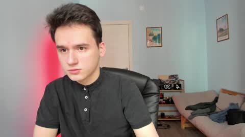 Snapshot of scooby_r chatting on 02/06/25, 09:22 Thomas brunette and Alex blond online show from 02/06/25, 09:22