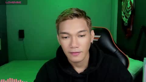 Snapshot of scorphoenix chatting on 11/13/25, 10:41 Not Angelo online show from 11/13/25, 10:41