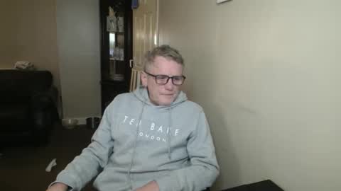 Snapshot of scottsman214 chatting on 10/28/25, 07:27 James online show from 10/28/25, 07:27