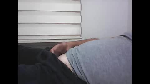 Snapshot of screw2 chatting on 11/11/25, 06:52 Evren online show from 11/11/25, 06:52