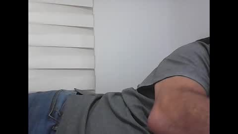 Snapshot of screw2 chatting on 11/22/25, 11:42 Evren online show from 11/22/25, 11:42