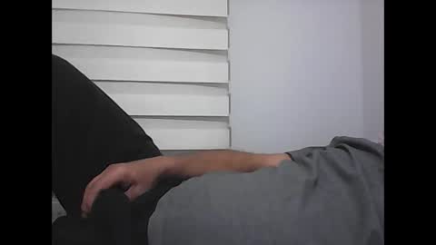 Snapshot of screw2 chatting on 11/25/25, 06:52 Evren online show from 11/25/25, 06:52