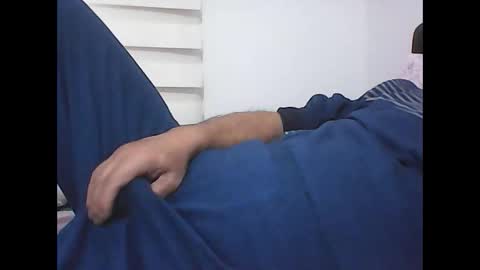 Snapshot of screw2 chatting on 11/29/25, 11:24 Evren online show from 11/29/25, 11:24