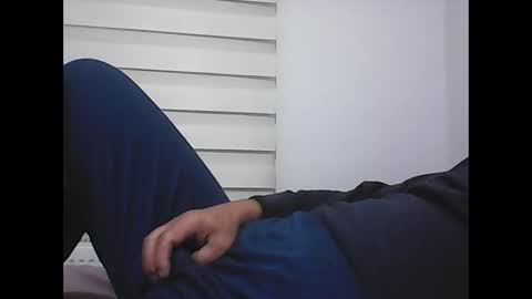 Snapshot of screw2 chatting on 12/14/25, 08:24 Evren online show from 12/14/25, 08:24