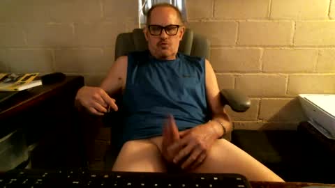 Snapshot of sdh69 chatting on 10/06/25, 06:27 eating pussy  sucking dick online show from 10/06/25, 06:27