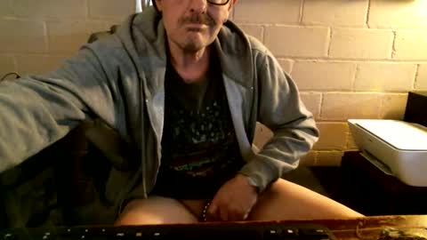 Snapshot of sdh69 chatting on 10/19/25, 10:10 eating pussy  sucking dick online show from 10/19/25, 10:10