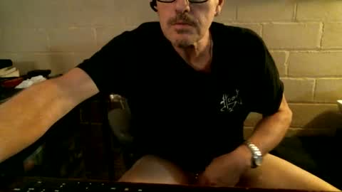 Snapshot of sdh69 chatting on 10/23/25, 12:43 eating pussy  sucking dick online show from 10/23/25, 12:43