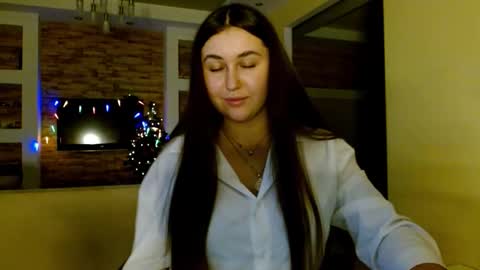 Snapshot of sea_cocktail chatting on 12/15/25, 01:37 Elizabeth online show from 12/15/25, 01:37