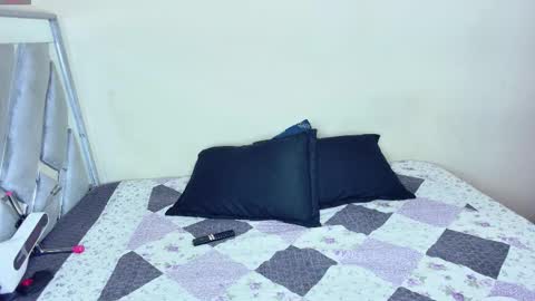 Snapshot of sean_pierre1 chatting on 11/05/25, 02:33 Sean-pierre online show from 11/05/25, 02:33