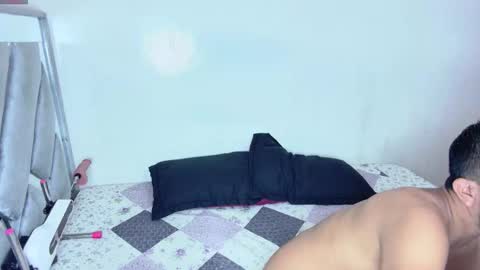 Snapshot of sean_pierre1 chatting on 12/15/25, 05:23 Sean-pierre online show from 12/15/25, 05:23