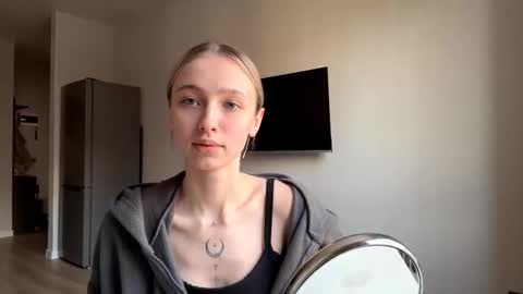 Snapshot of seasonhamiss chatting on 02/28/26, 01:01 Kate online show from 02/28/26, 01:01