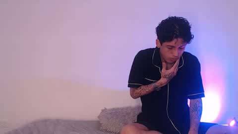 Snapshot of sebas_and_mila chatting on 09/29/25, 01:00 CAMILA Y SEBASTIAN online show from 09/29/25, 01:00