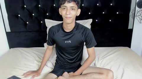 Snapshot of sebas_cat chatting on 02/17/26, 01:46 Sebastian Alvarez online show from 02/17/26, 01:46