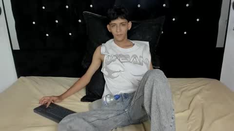 Snapshot of sebas_cat chatting on 03/04/26, 01:33 Sebastian Alvarez online show from 03/04/26, 01:33