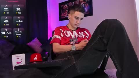 Snapshot of sebas_maverick chatting on 10/15/25, 04:23 Sebastian online show from 10/15/25, 04:23