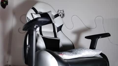 Sebastian online show from 10/19/25, 01:50