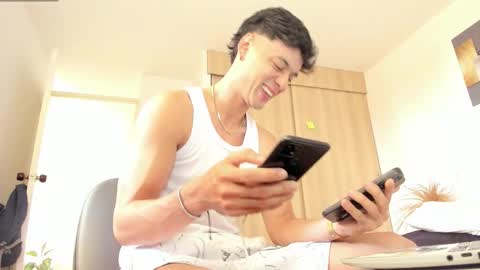 Snapshot of sebastian_dash chatting on 11/29/25, 07:50 SEBAS online show from 11/29/25, 07:50