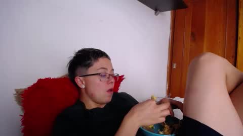 Snapshot of sebastian_posse chatting on 02/10/26, 06:12 Myystiic online show from 02/10/26, 06:12
