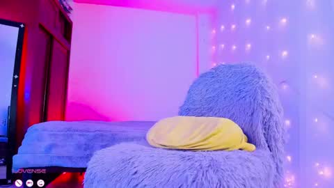    .  INDEPENDENT MODEL online show from 07/05/26, 03:08