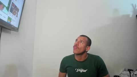 Snapshot of sebastianp13 chatting on 01/05/25, 01:13 sebatian palacios online show from 01/05/25, 01:13