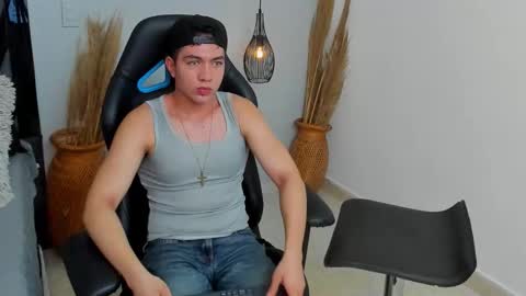 Snapshot of sebastiantorres_ chatting on 12/17/25, 03:18 SEBASTIAN online show from 12/17/25, 03:18