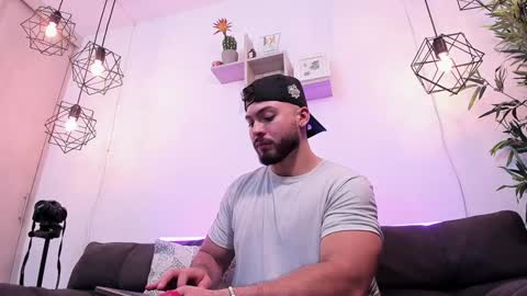 Instagram jeanpaulfit  online show from 12/18/24, 08:14