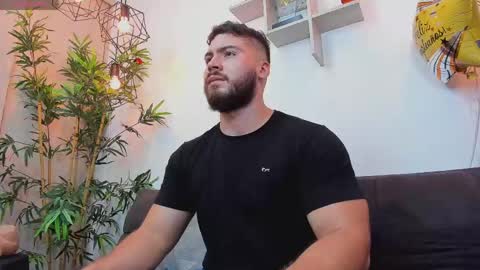 Snapshot of sebastianvilla__ chatting on 04/12/26, 11:32 Instagram jeanpaulfit online show from 04/12/26, 11:32