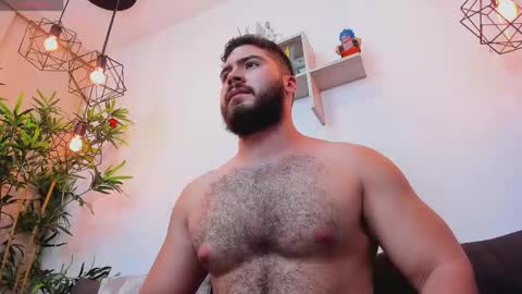 Snapshot of sebastianvilla__ chatting on 04/21/26, 03:24 Instagram jeanpaulfit online show from 04/21/26, 03:24