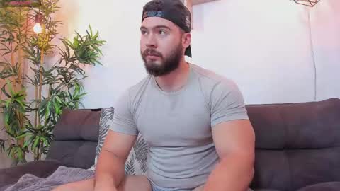 Snapshot of sebastianvilla__ chatting on 04/26/26, 09:01 Instagram jeanpaulfit online show from 04/26/26, 09:01