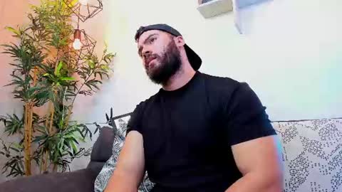 Instagram jeanpaulfit  online show from 07/05/26, 08:27