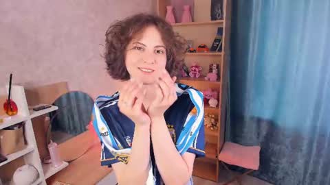 Mia online show from 07/06/26, 06:10