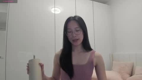 Snapshot of secretgirlfriendxo chatting on 11/22/25, 01:04 Angela online show from 11/22/25, 01:04